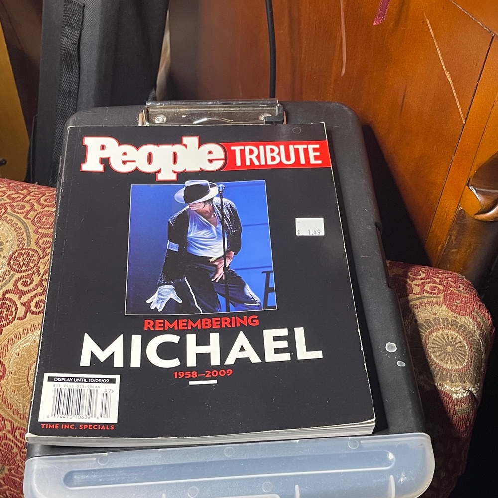 Michael Jackson memorial book with great color pictures.